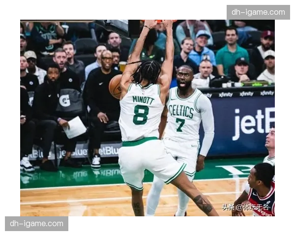 凯尔特人双探花合砍81分险胜太阳，布朗布克对飙成焦点